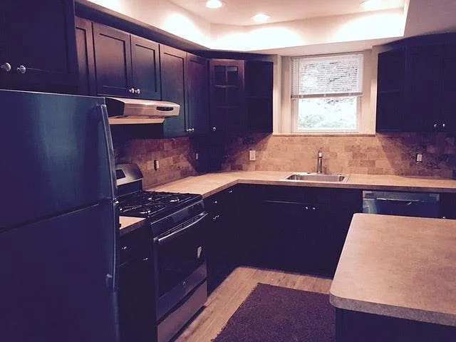 328 E Broadway — Photo 22