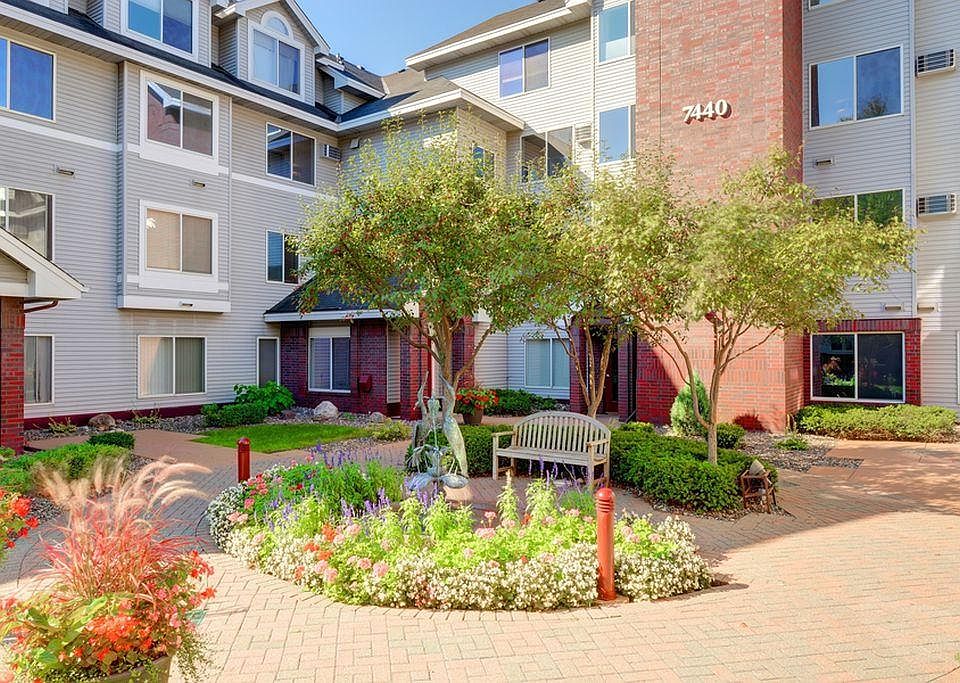 1st image of 7440 Edinborough Way