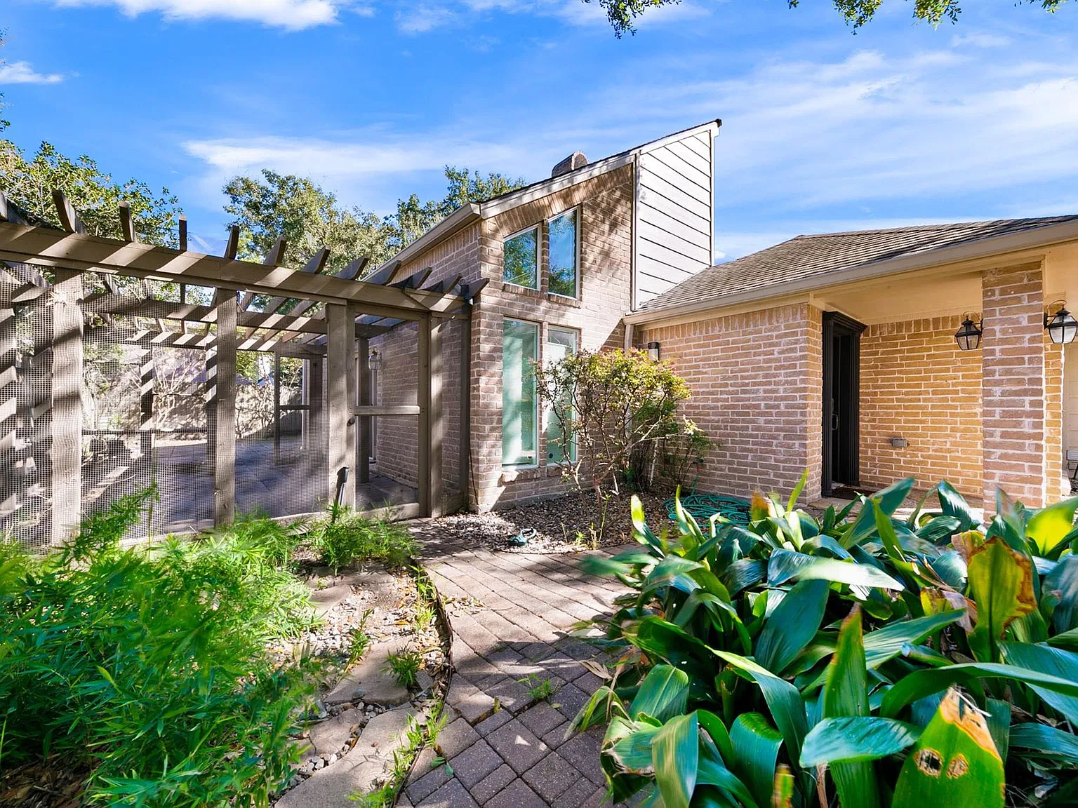 4 bed, 3.0 bath, 2574 sqft, $3,400 — Photo 4