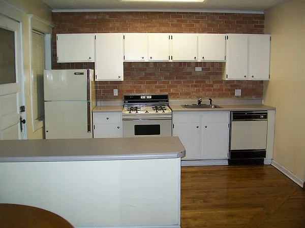 1021 W Dakin St #2E — Photo 5