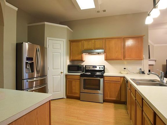 5th image of 2105 Lilac Cir
