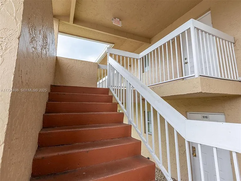 10106 Twin Lakes Dr #4 — Photo 4