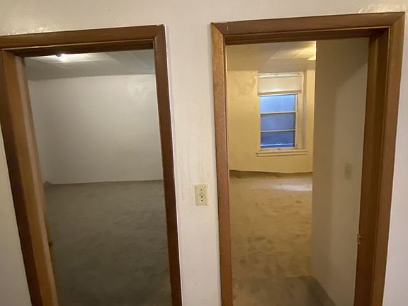 5th image of 732 1/2 Massachusetts St #2B-1Ba