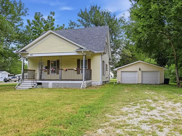 504 S 9th St, Osage City, KS 66523