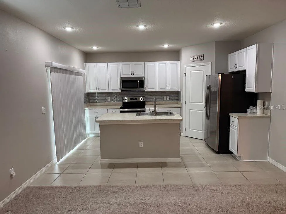 3 bed, 2.0 bath, 1520 sqft, $2,200 — Photo 2