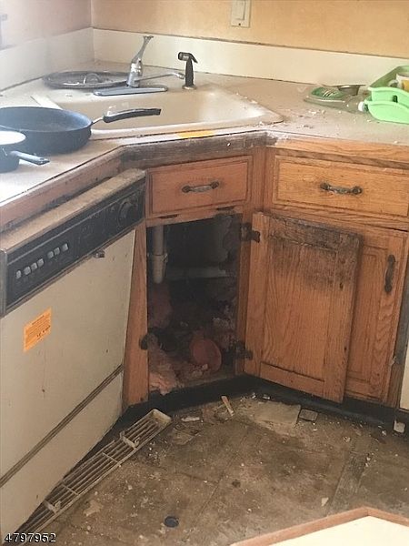 2nd image of 243 Stiles St #245