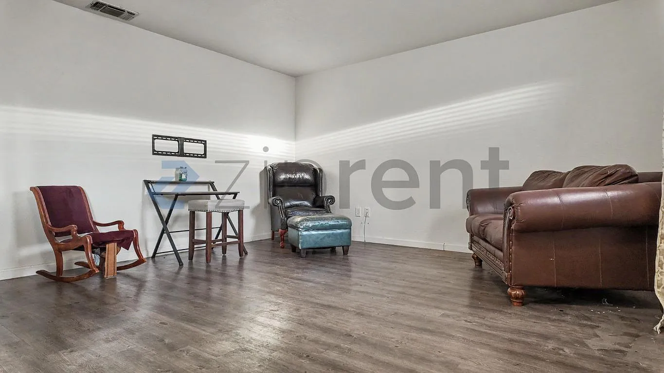 2 bed, 850 sqft, $1,950 — Photo 4
