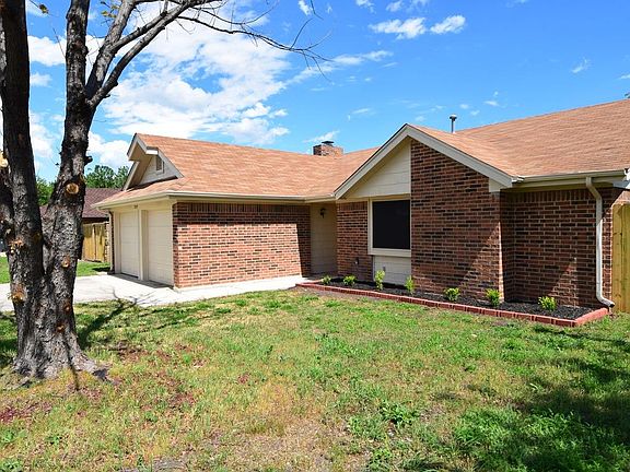 2nd image of 3204 Edgewood Dr
