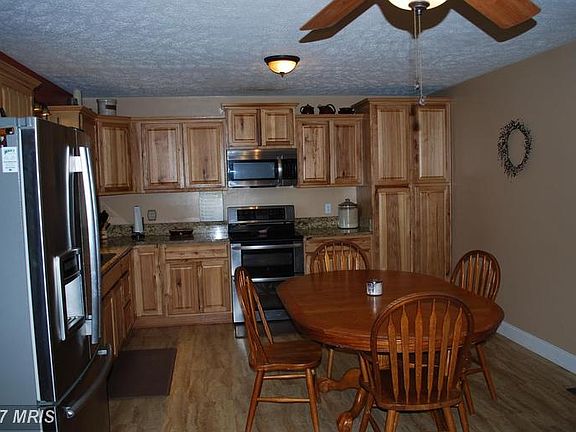 4th image of 34 Woodbine Dr