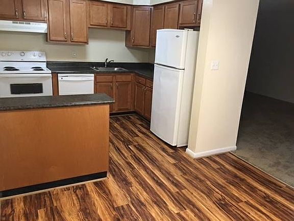 3rd image of 605 Chapel Lake Dr APT 302