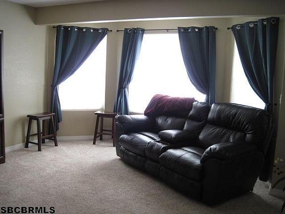 4th image of 329 Hillcrest Dr