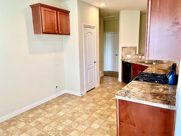 Kitchen (back view)
