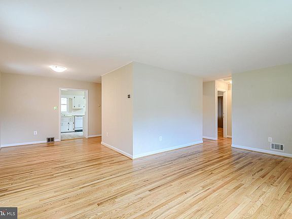 2nd image of 2463 S Culpeper St