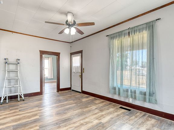 4th image of 285 College St