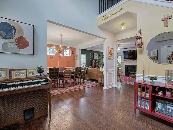 4th image of 78 Thorndale Ct