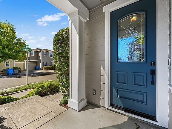 3rd image of 983 Aston Circle