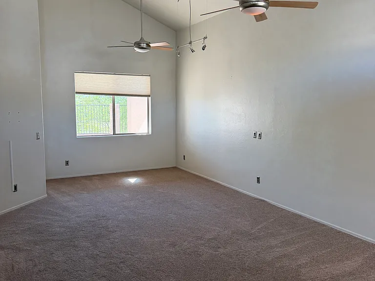 114 E Calle Zavala — Photo 8