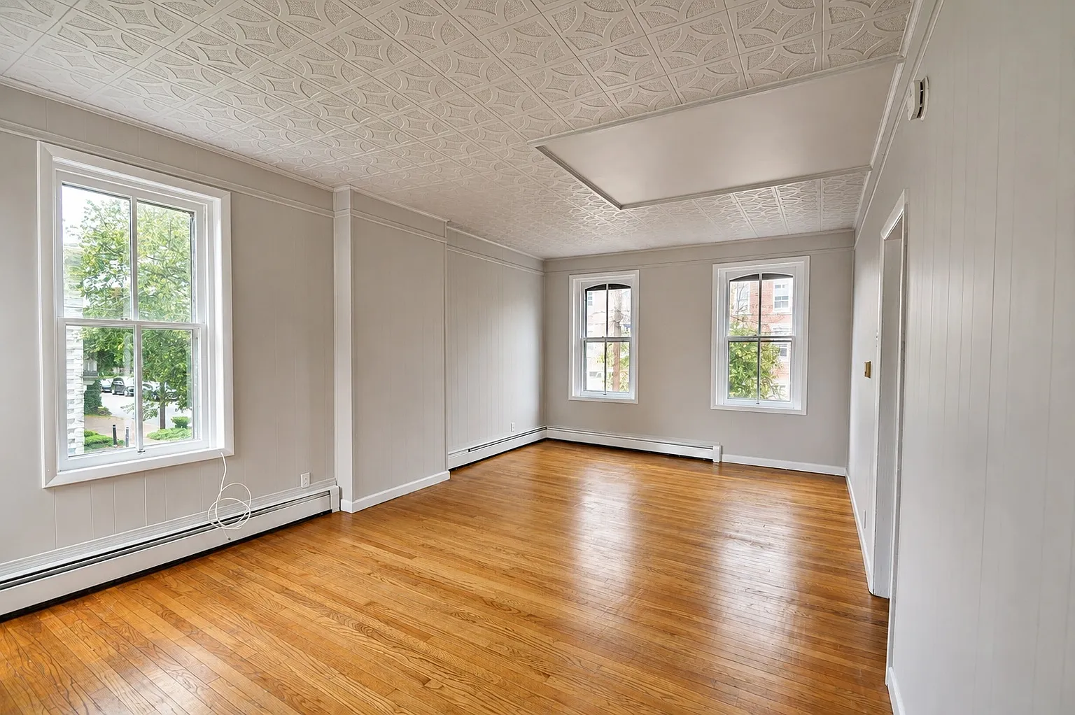 2 bed, 1000 sqft, $1,900 — Photo 2