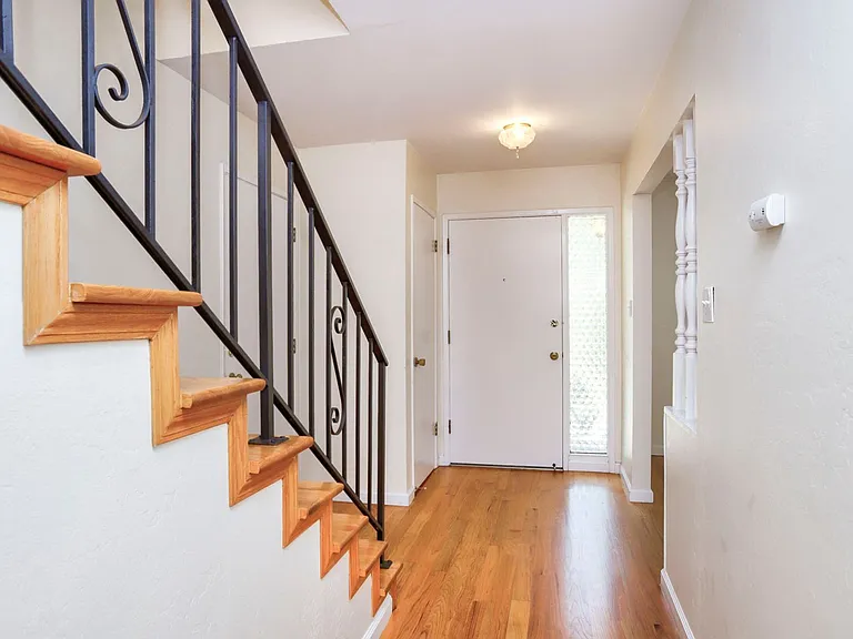 264 W Oakwood Blvd — Photo 9