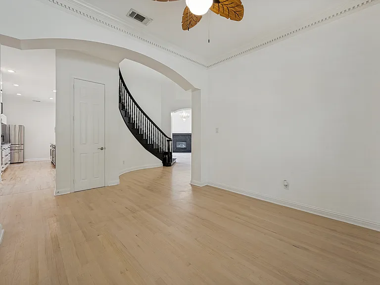 1419 Biltmore Ct — Photo 13