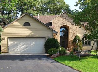 2419 Linwood Ct E, Maplewood, MN 55119