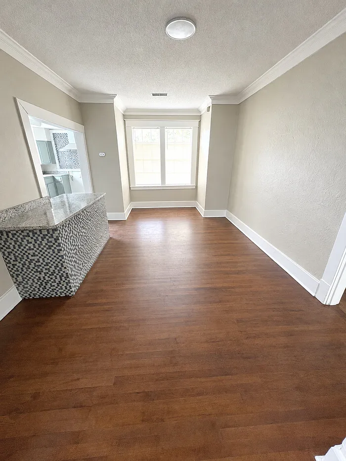3 bed, 2.0 bath, 1800 sqft, $1,795 — Photo 4