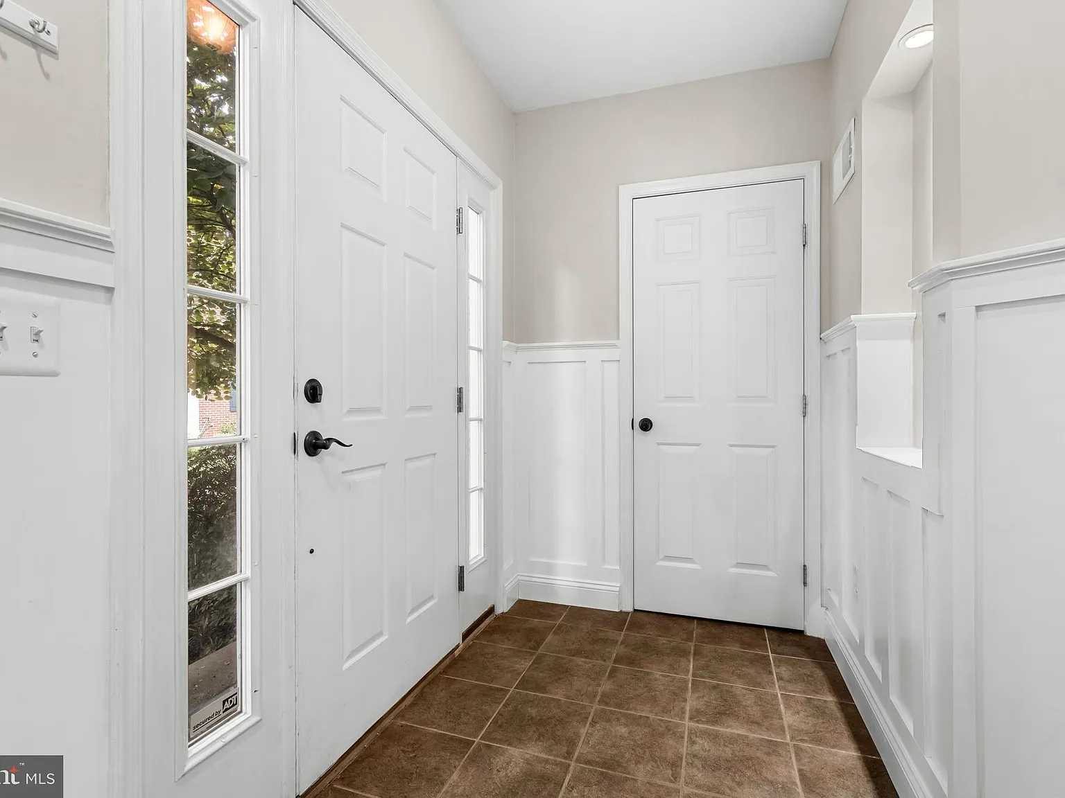 3 bed, 2.5 bath, 1424 sqft, $3,300 — Photo 3