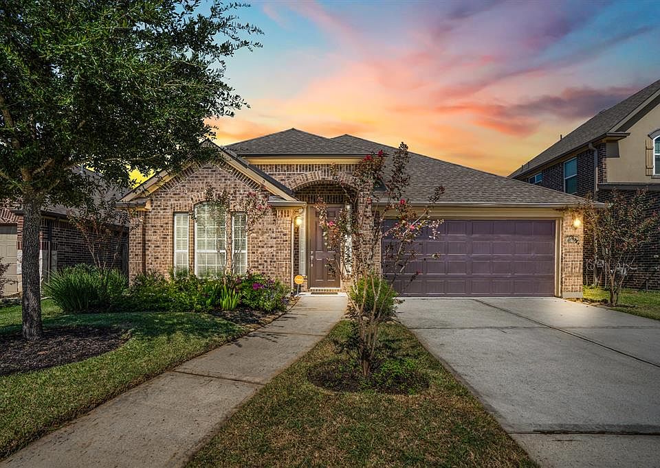 Welcome to gorgeous 7014 Pepper Crest Lane