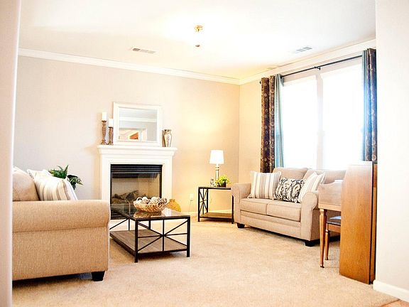 5th image of 1692 Champagne St
