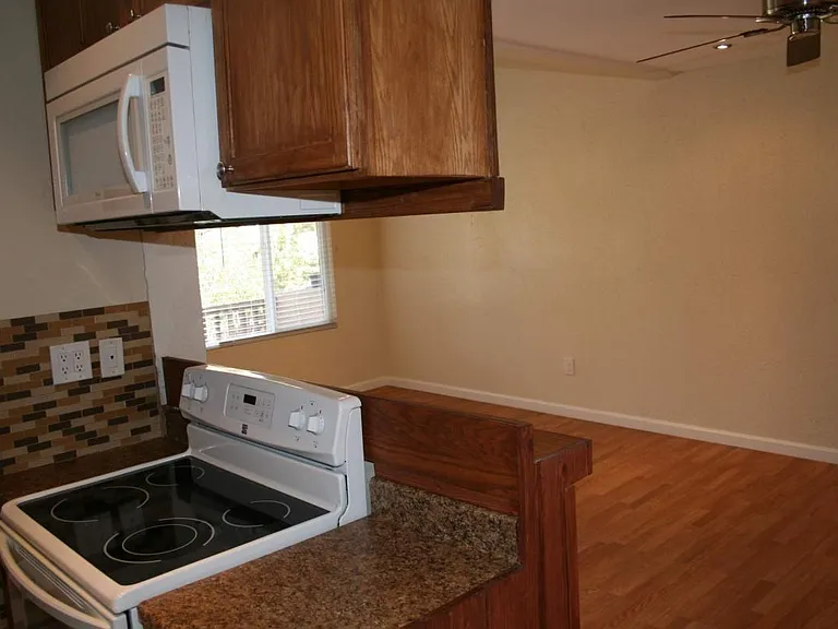 1000 W Macarthur Blvd #68 — Photo 8