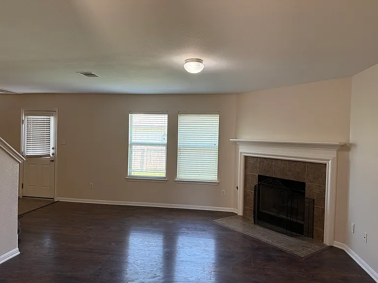 3703 Holden Ct — Photo 3