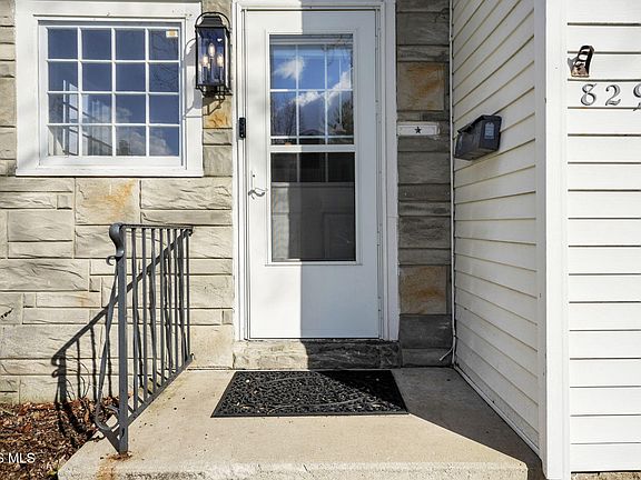 3rd image of 829 Maple Ave