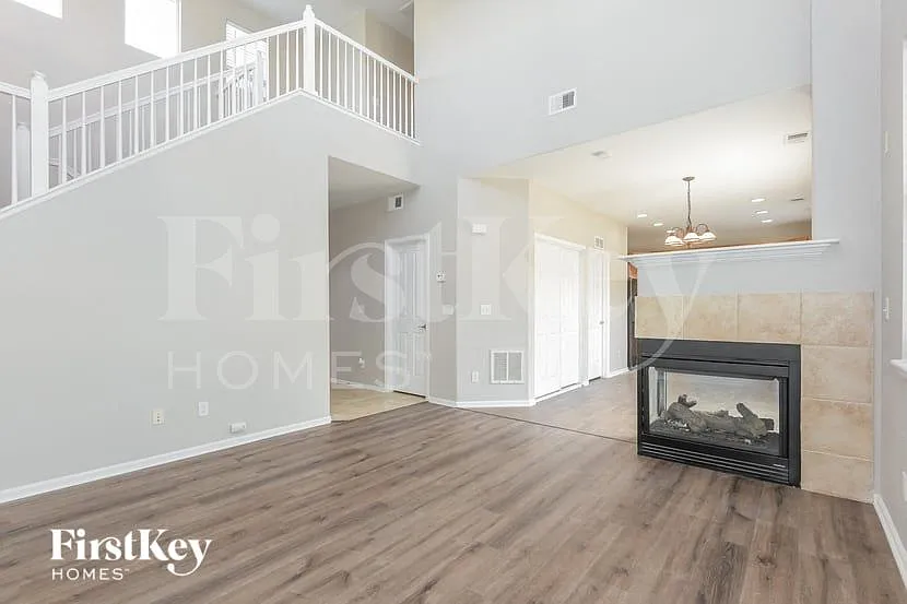 3 bed, 2.5 bath, 1488 sqft, $3,310 — Photo 4
