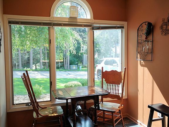 4th image of 3334 Woodwind Dr NE #33