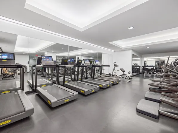 20 Pine Street image 10 of 17