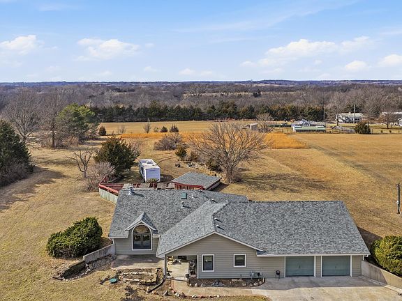 3rd image of 4439 NE Meriden Rd