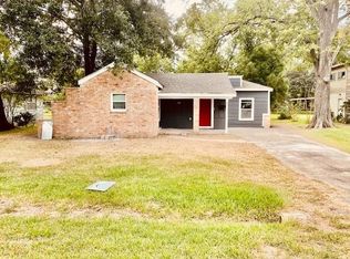 710 E Magnolia St, Angleton, TX 77515