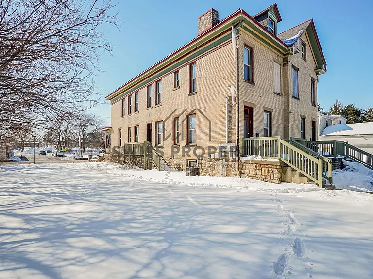 804 E Main St — Photo 18
