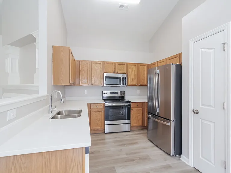 10129 Green Hedge Ave — Photo 7