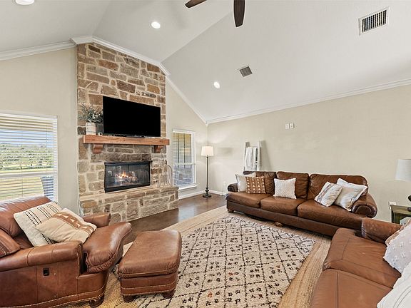 3rd image of 638 County Road 337
