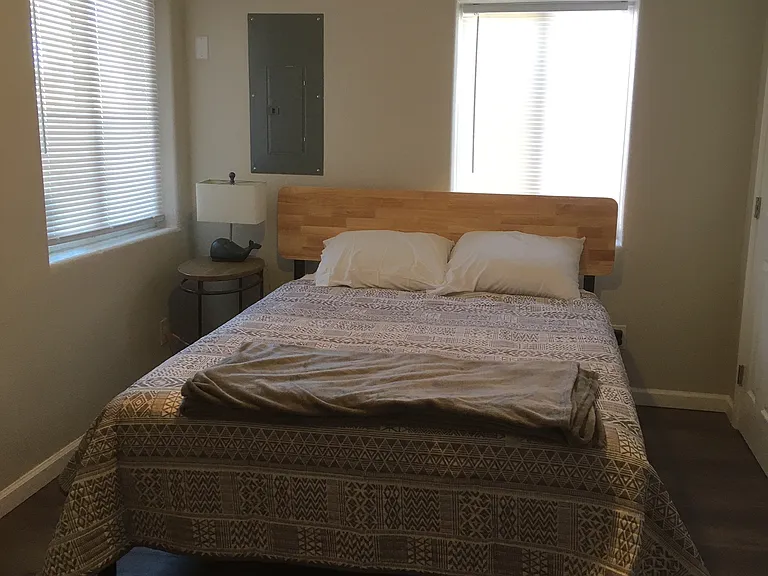 814 Edith Blvd NE #1 — Photo 4