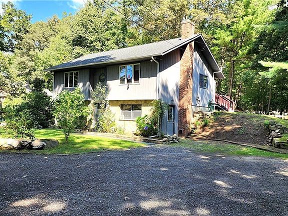 2nd image of 3 Blueberry Ln