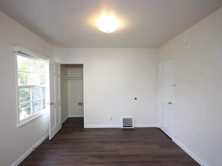 658 N Madison Ave — Photo 19