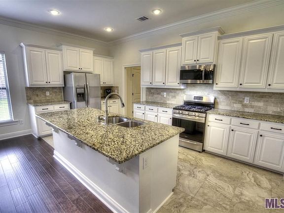 3rd image of 8818 Greenleaves Dr