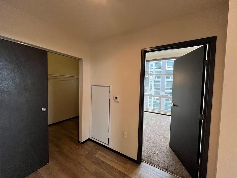 Galaxie High Rise Apartments — Photo 78
