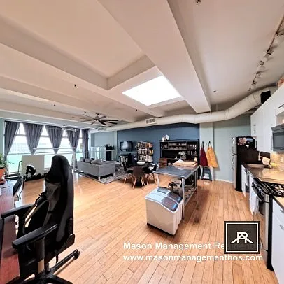 1 bed, 1.0 bath, 944 sqft, $3,150 — Photo 2