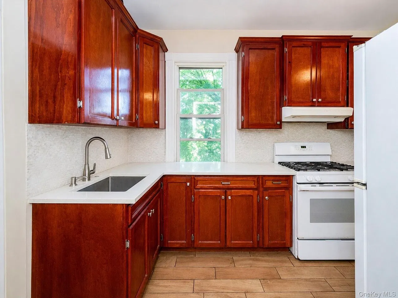 32 Terrace Pl — Photo 2