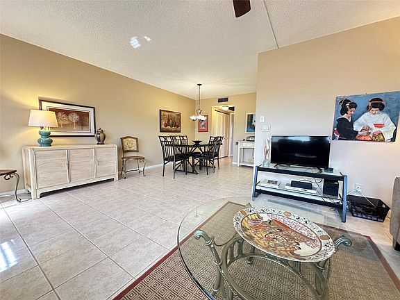 5th image of 3033 Cambridge B #3033