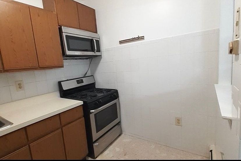 1st image of 233A Scholes St #2
