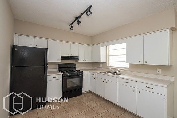 Hudson Homes Management - Kitchen